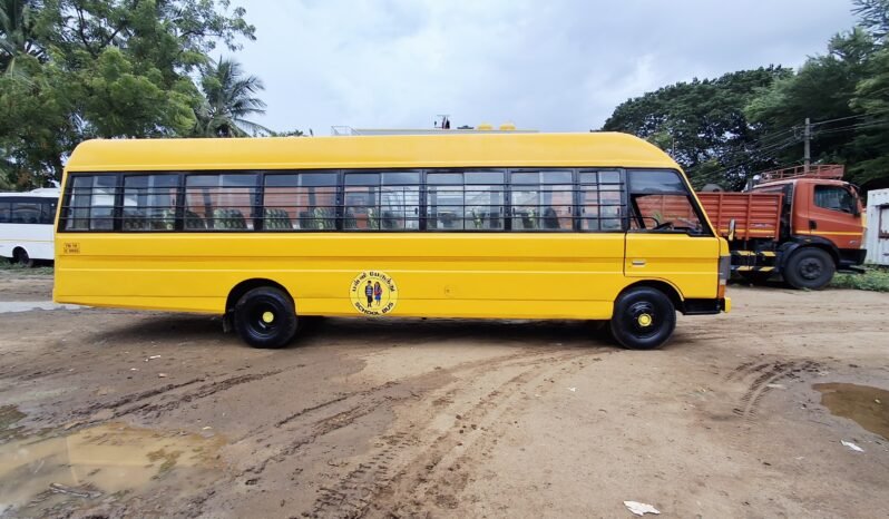 
								SWARAJ MAZDA BUS full									