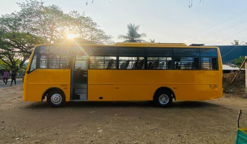 
								TATA LPT 912 BUS full									